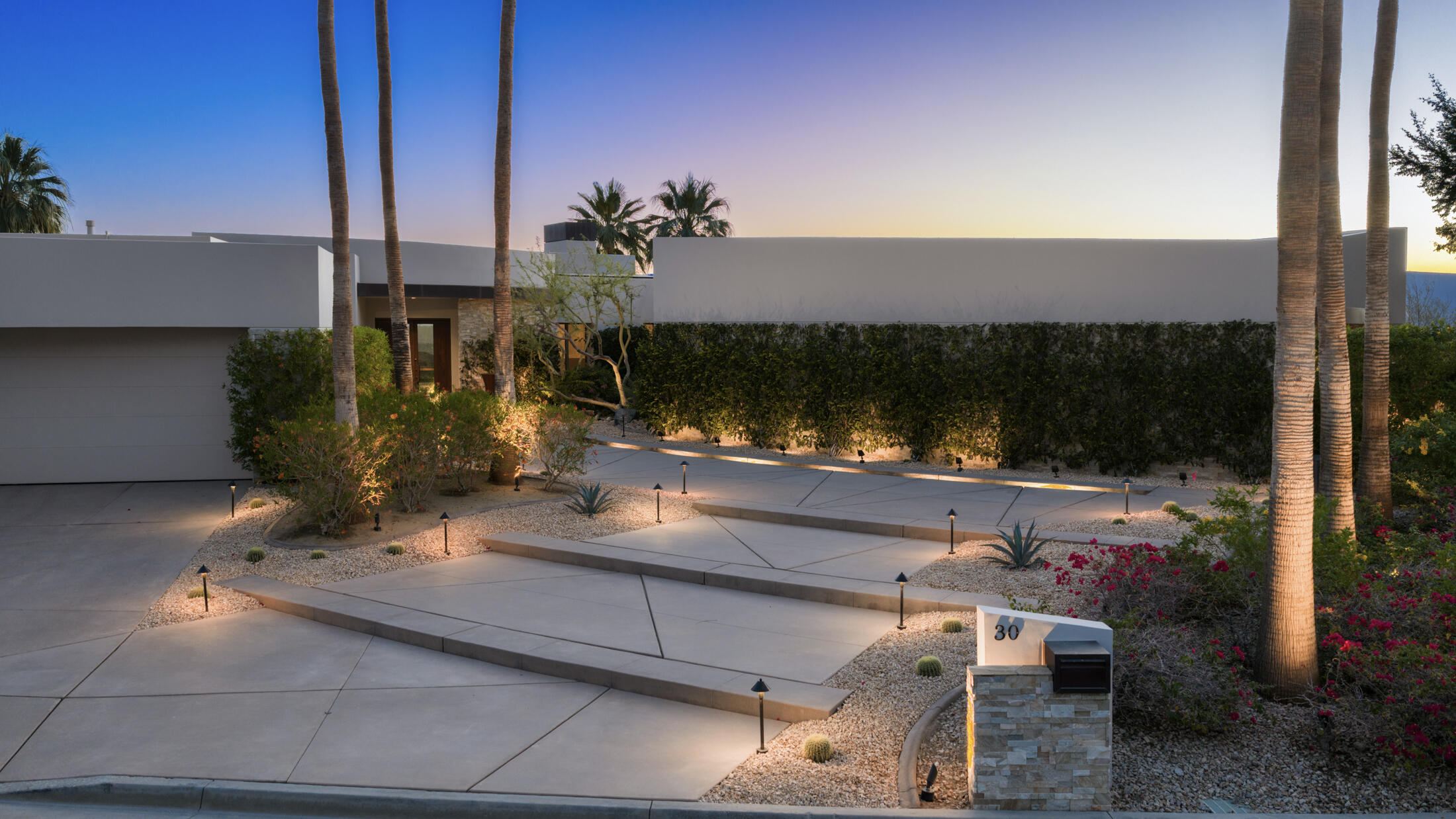 30 Hillcrest Drive Rancho Mirage, CA 92270 - Photo 28 of 79 a view of a terrace with chairs
