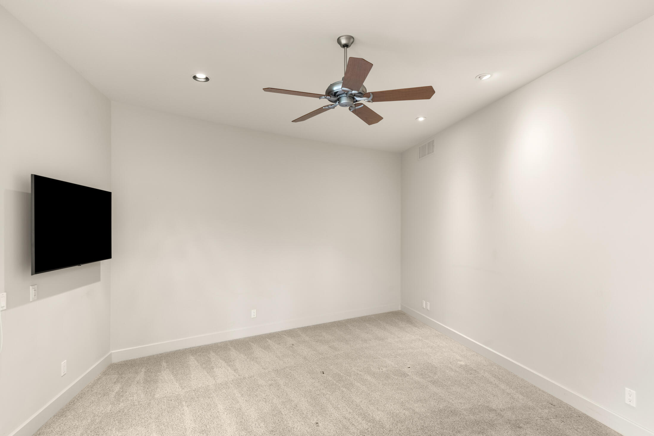 30 Hillcrest Drive Rancho Mirage, CA 92270 - Photo 46 of 79 a view of an empty room