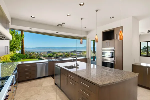 $3,890,000 | 30 Hillcrest Drive, Rancho Mirage, CA 92270