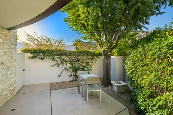 $3,890,000 | 30 Hillcrest Drive, Rancho Mirage, CA 92270