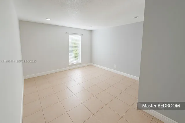 $2,100 | 5332 Northeast 6th Avenue, Unit G12, Oakland Park, FL 33334