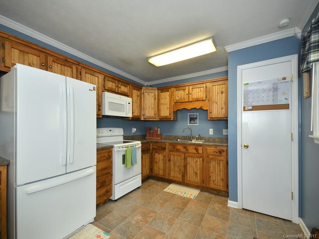 30 Tyler Street Clyde, NC 28721 - Photo 8 of 22