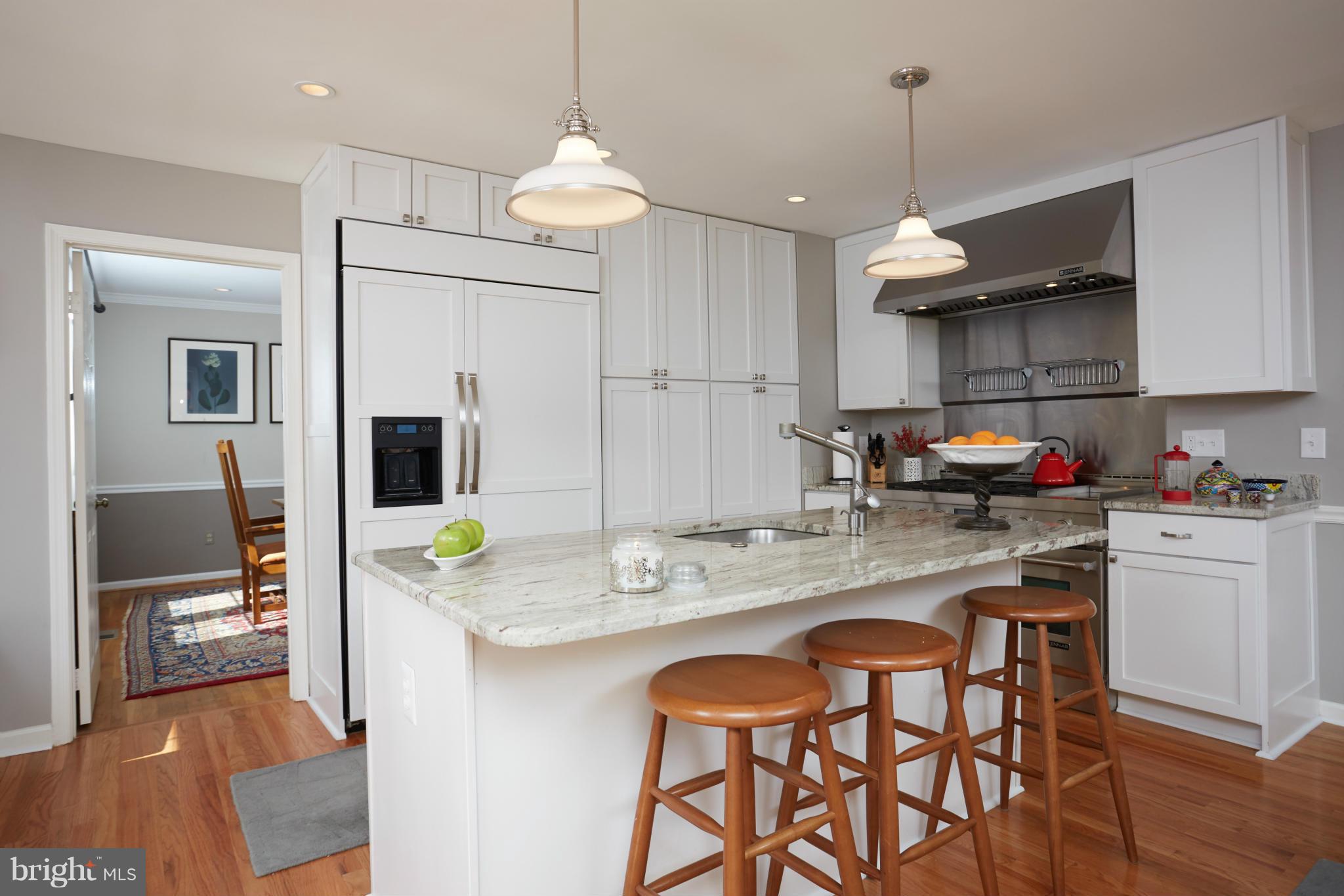 9430 Reach Road Potomac, MD 20854 - Photo 3 of 29 Custom Kitchen w/Bkfst Bar, JennAir prof appl