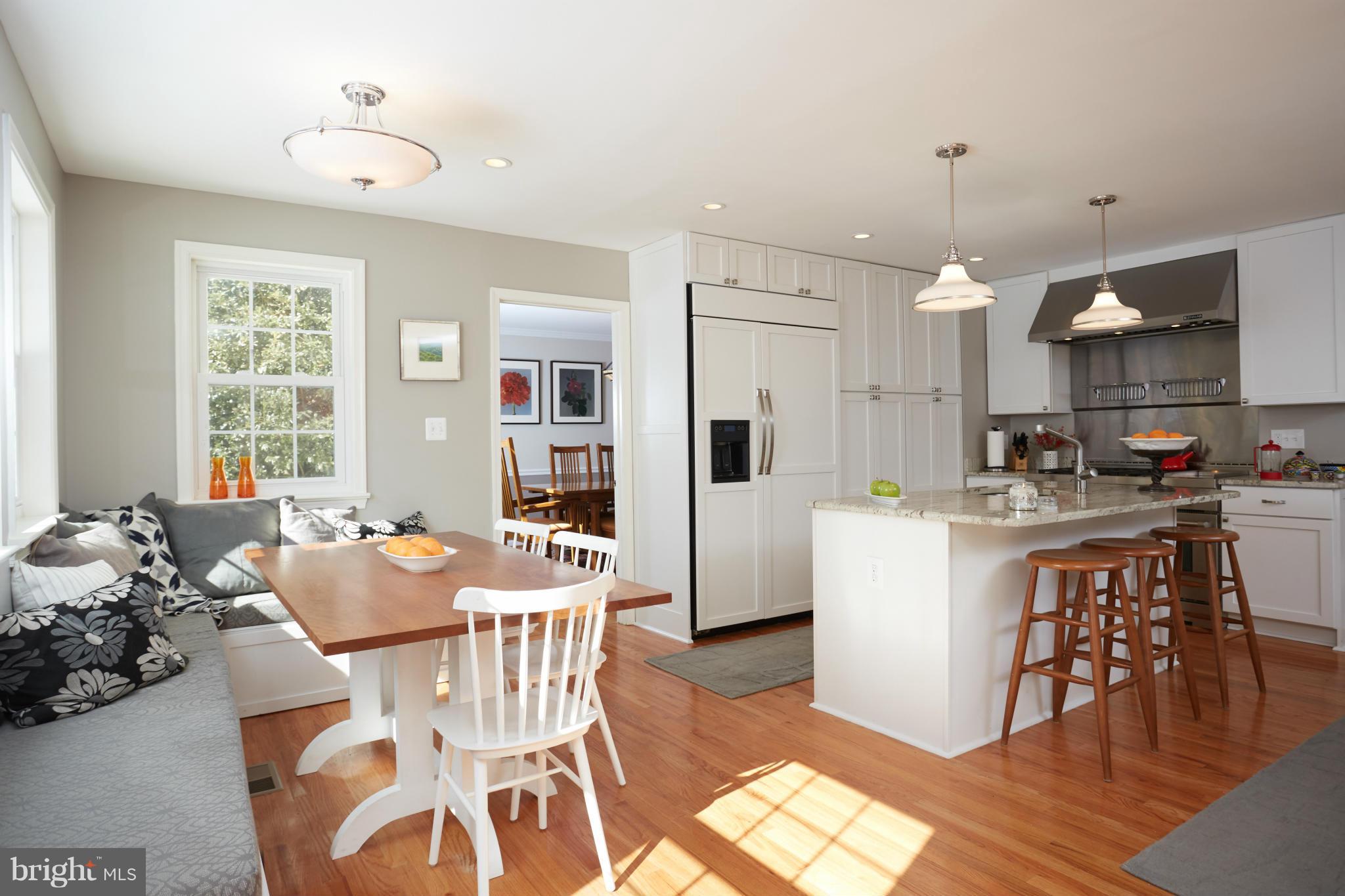 9430 Reach Road Potomac, MD 20854 - Photo 6 of 29 Expanded Chef's Kitchen w/Sunny Bkfst Nook