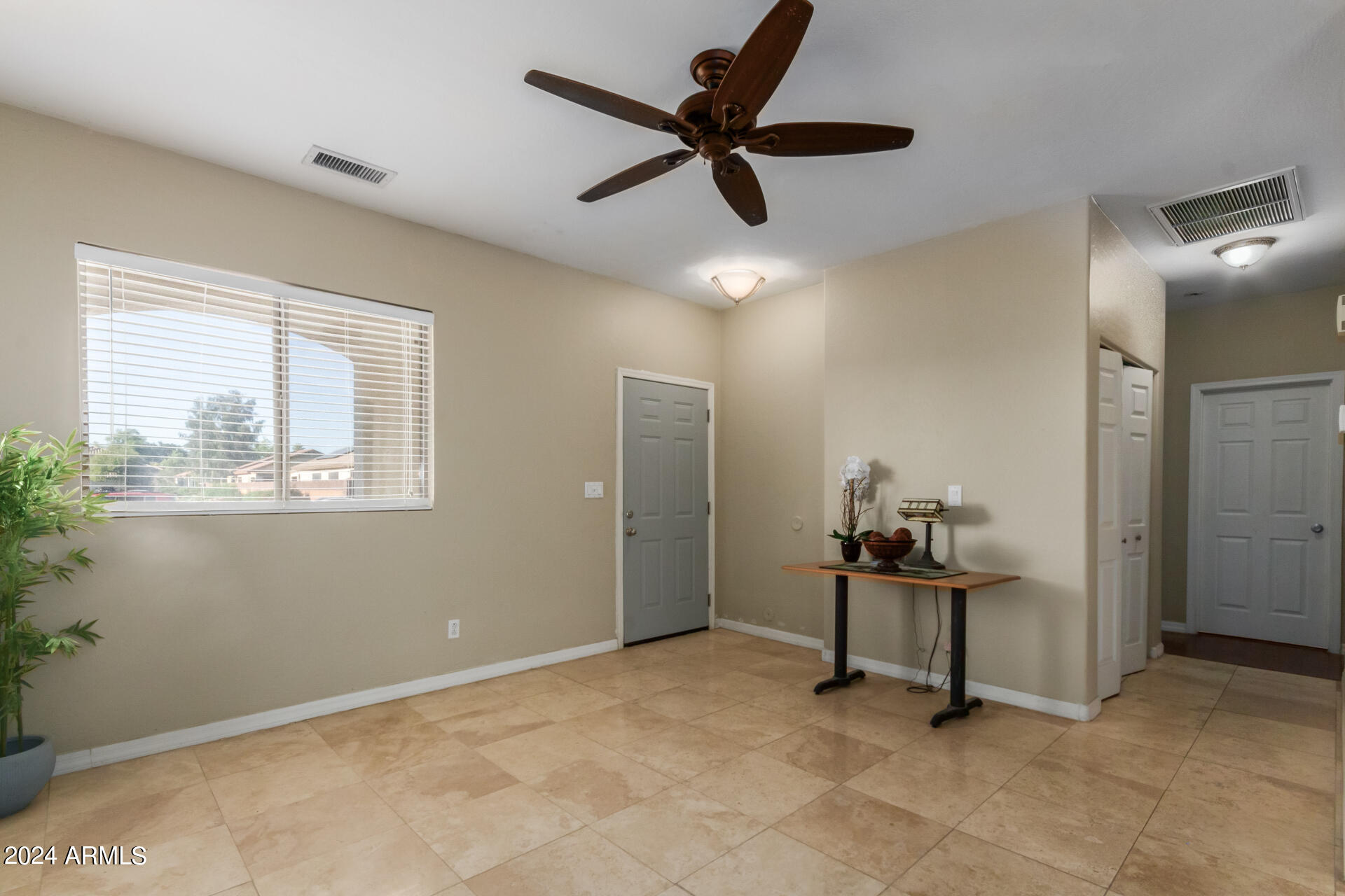 11199 West Berkeley Road Avondale, AZ 85392 - Photo 3 of 28 Entry into living room