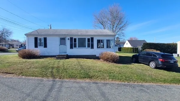 $2,500 | 2 Robertson Road, Narragansett, RI 02882