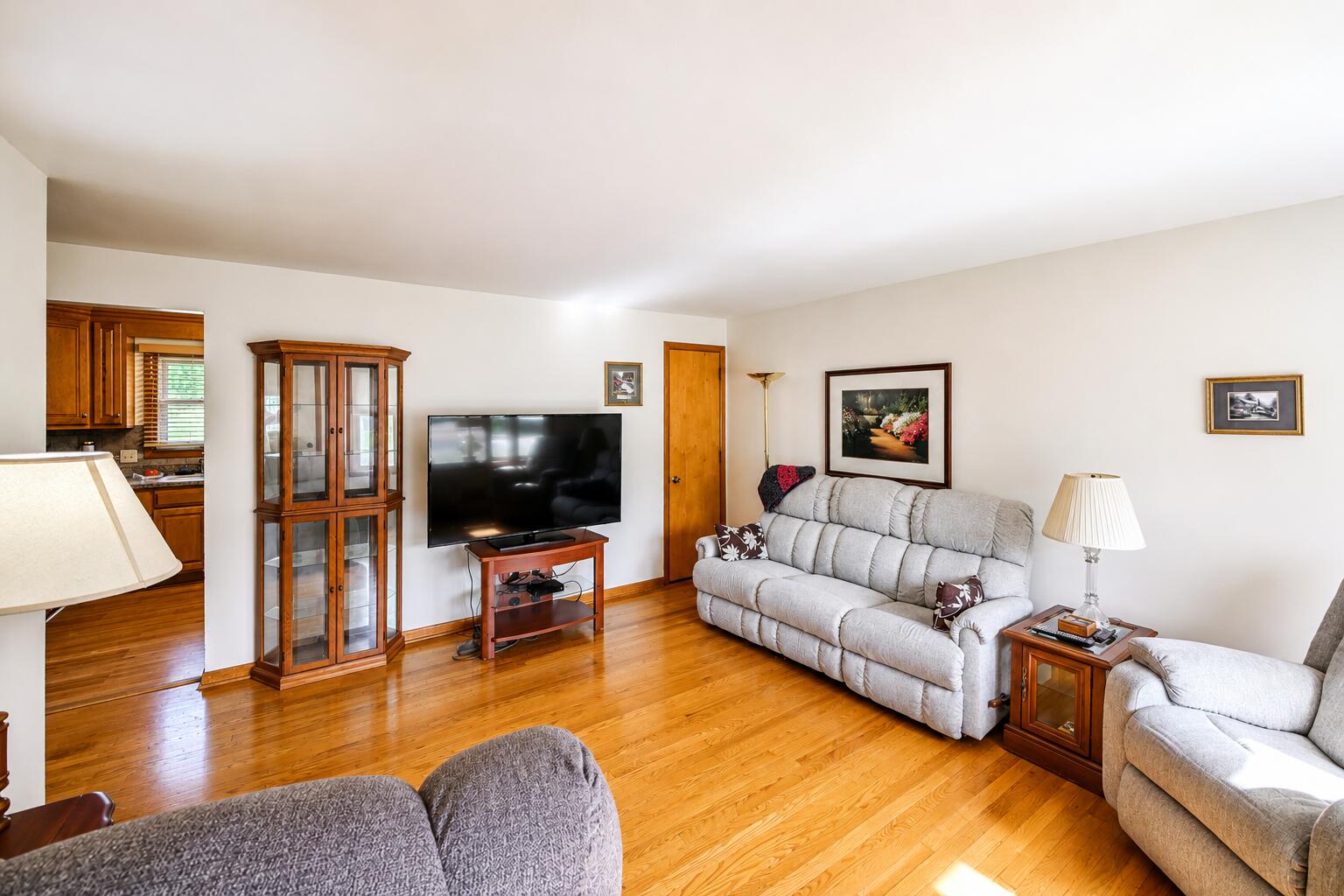 4735 West Ridgewood Road Springfield, OH 45503 - Photo 6 of 30 Living Room