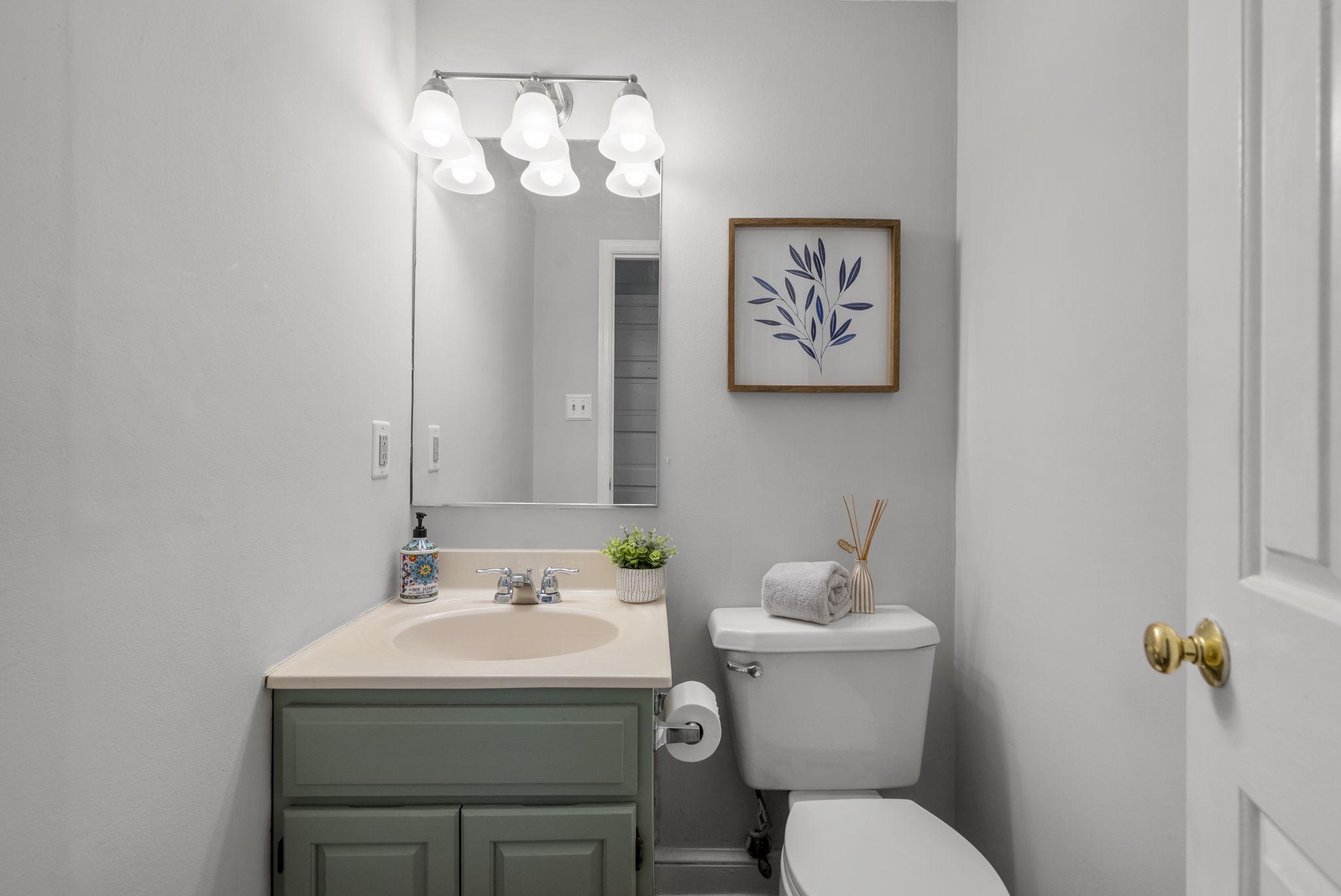 9911 Renfrew Road Silver Spring, MD 20901 - Photo 22 of 49 Main Level Powder Room