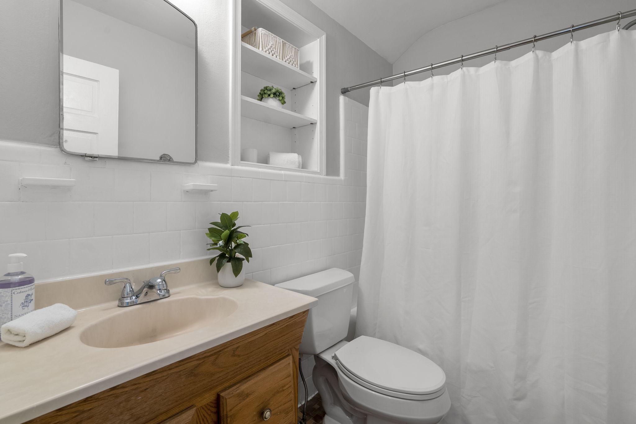 9911 Renfrew Road Silver Spring, MD 20901 - Photo 35 of 49 Upper Level Full Bath with tub/shower combo
