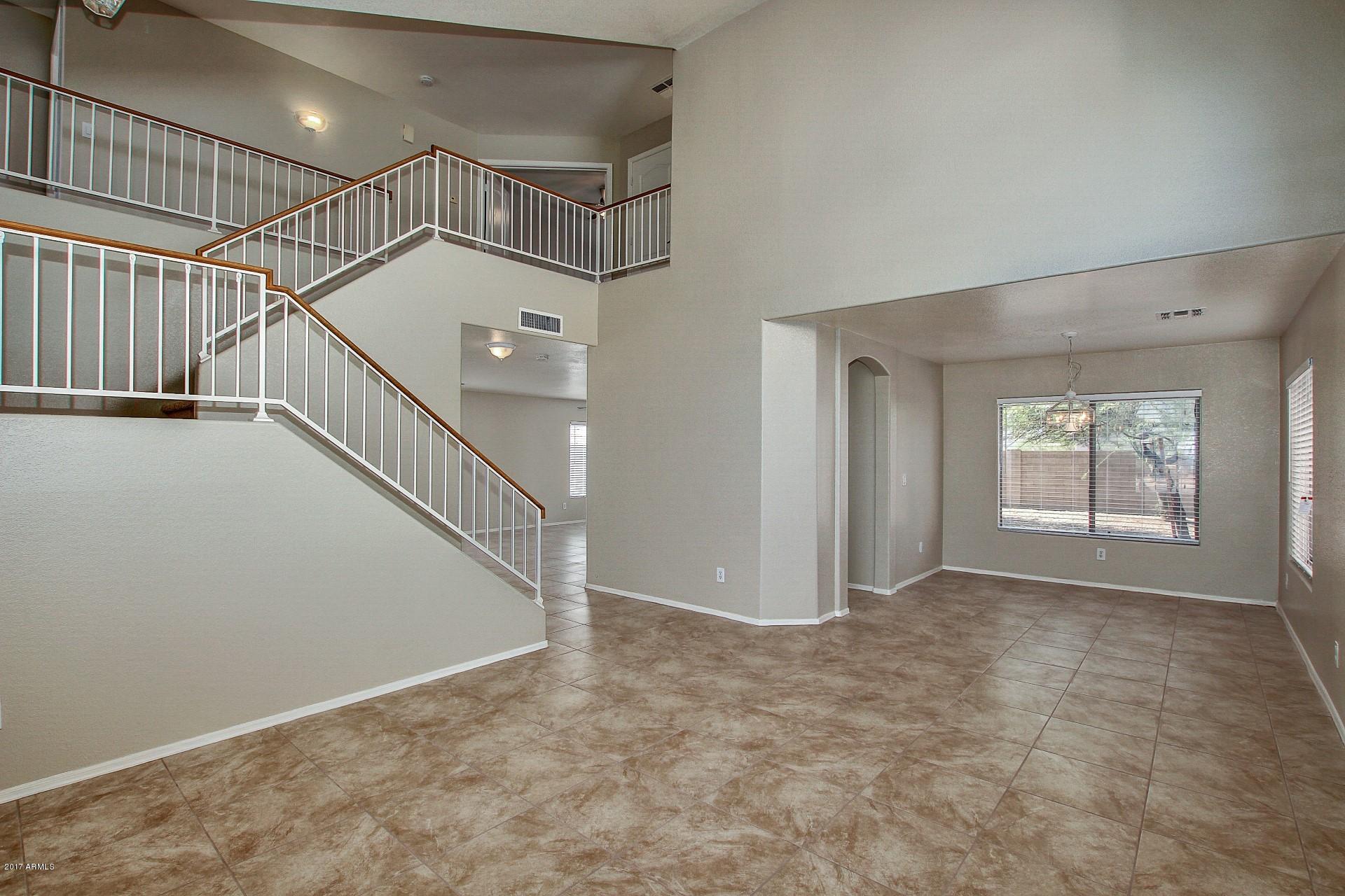 6451 West Crown King Road Phoenix, AZ 85043 - Photo 4 of 34 Living Room