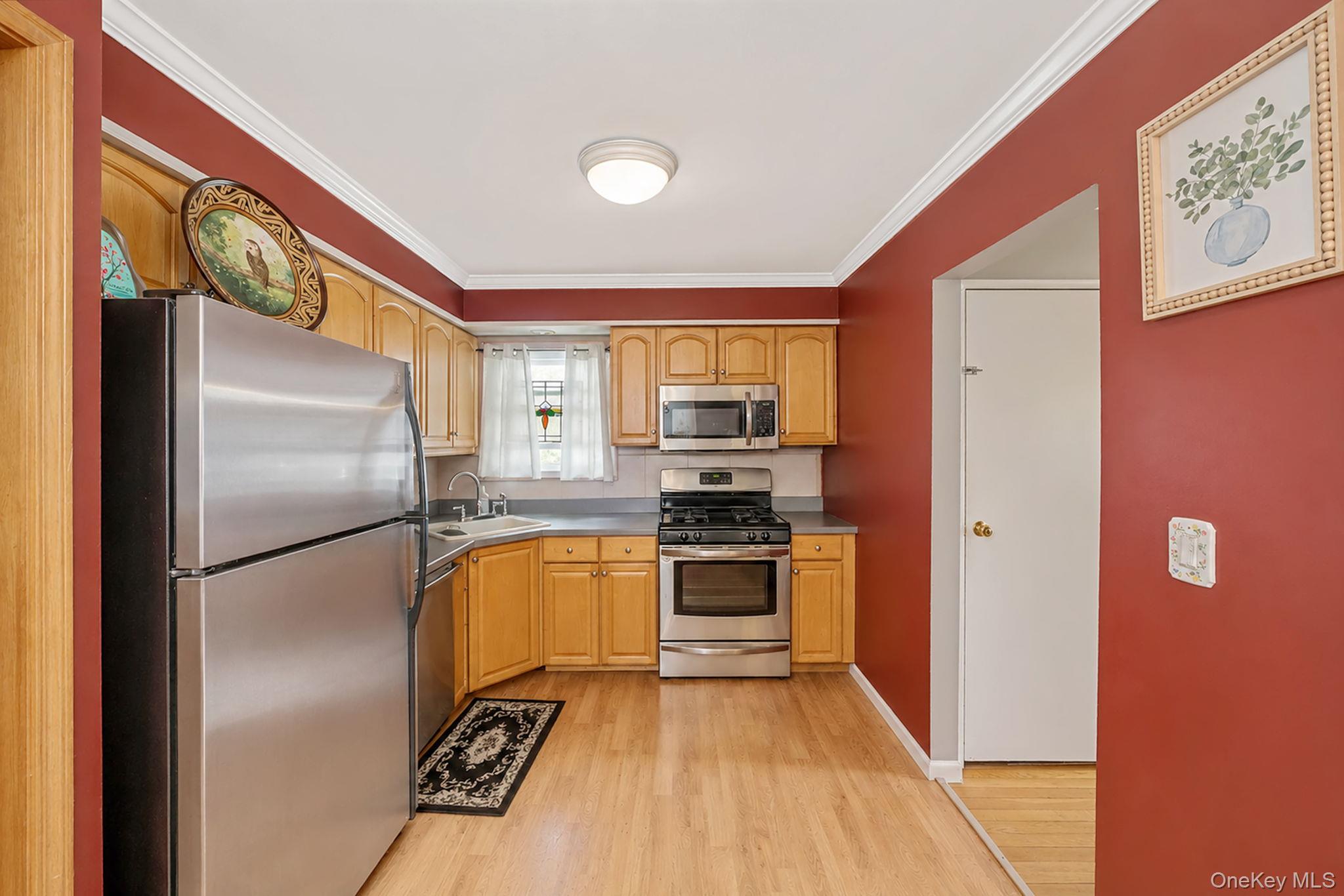 390 Blue Point Road Farmingville, NY 11738 - Photo 8 of 29