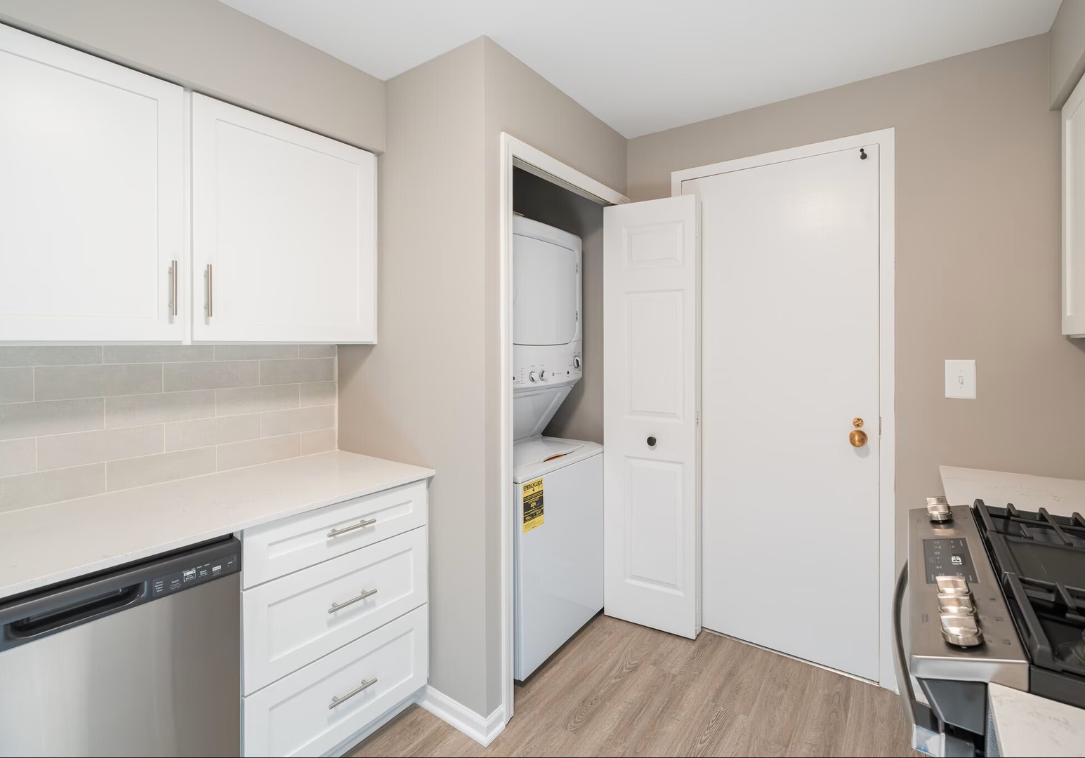 1910 Chestnut Avenue, Unit C311 Glenview, IL 60025 - Photo 3 of 10