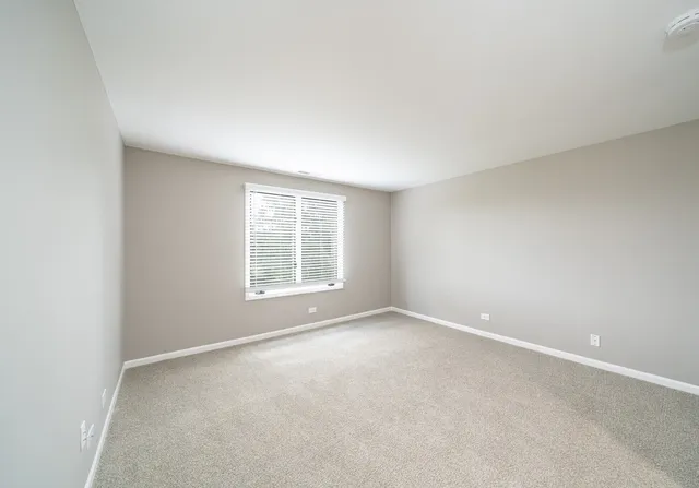 $3,190 | 1910 Chestnut Avenue, Unit C311, Glenview, IL 60025