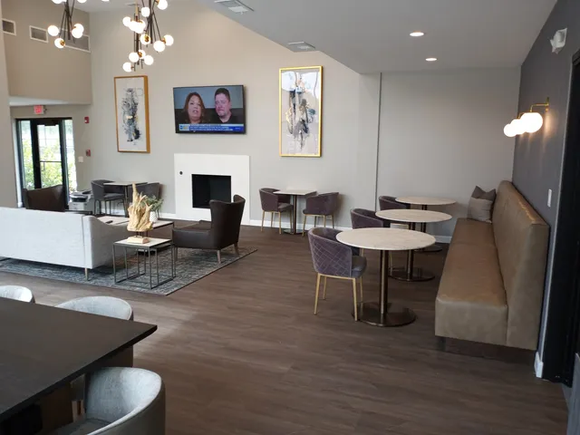 $3,190 | 1910 Chestnut Avenue, Unit C311, Glenview, IL 60025