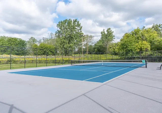 $3,190 | 1910 Chestnut Avenue, Unit C311, Glenview, IL 60025