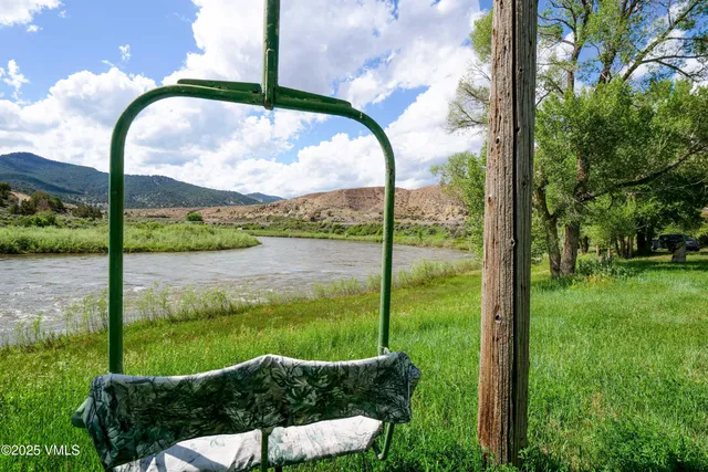 a view of a garden with houses