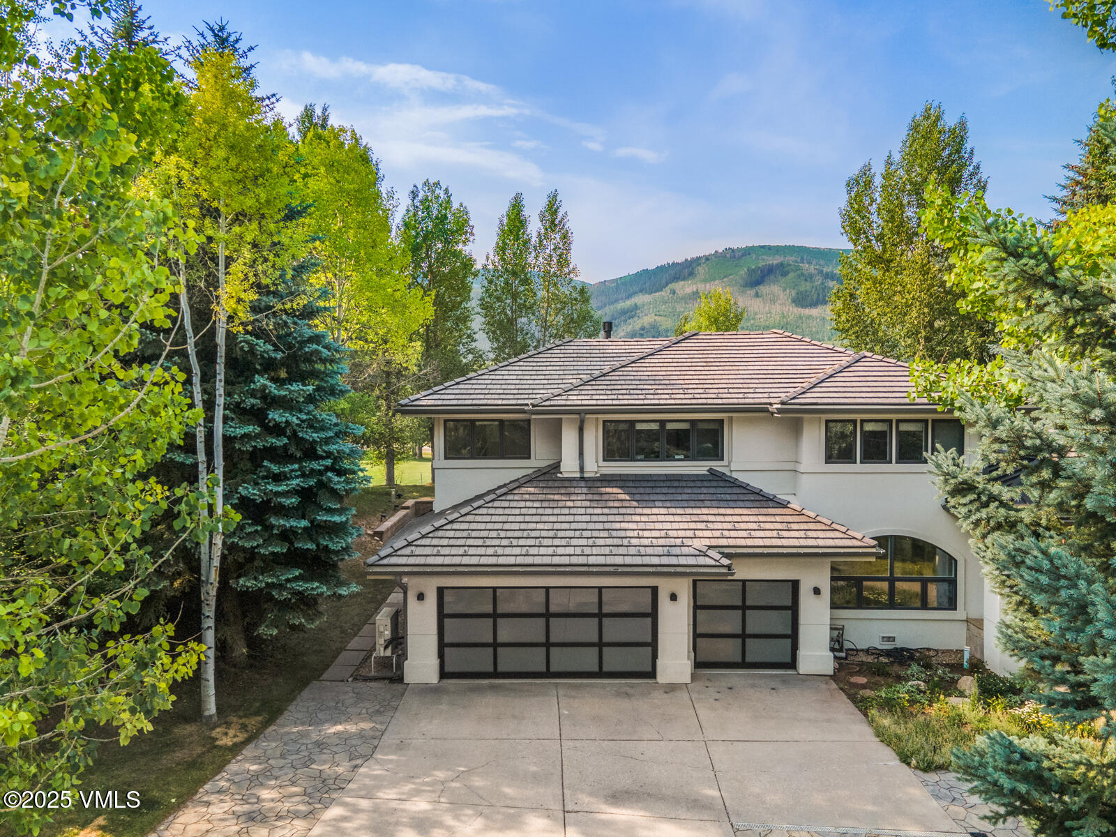 161 Stagecoach Road Edwards, CO 81632 - Photo 45 of 48 a front view of a house with a garden