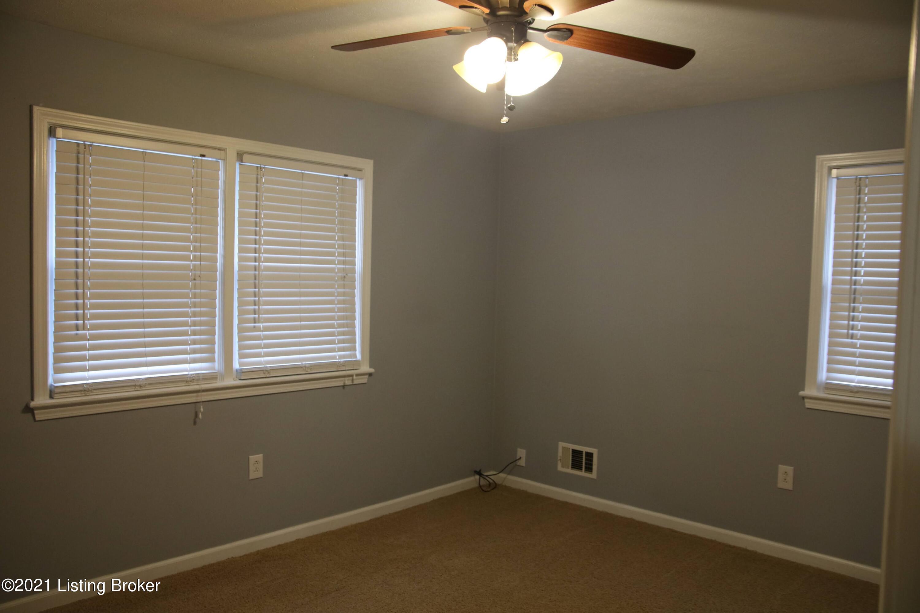 1552 Knight Road Louisville, KY 40216 - Photo 23 of 41 201A9354