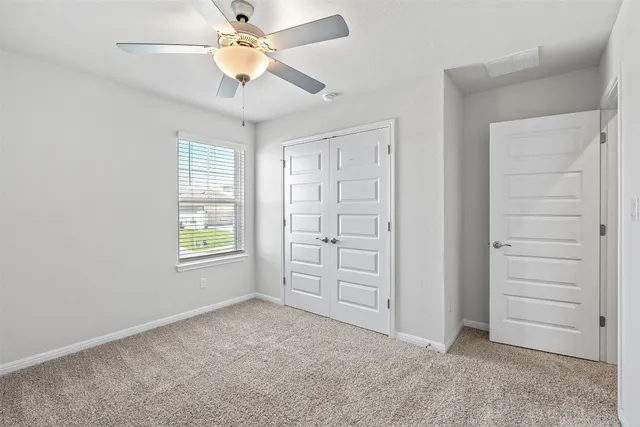 an empty room with fan and a ceiling fan