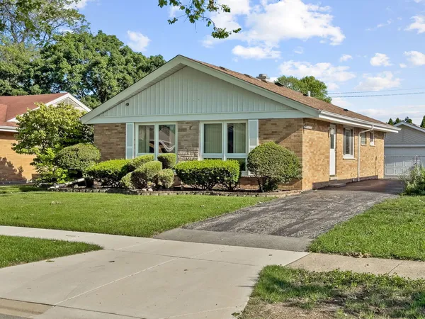 $447,000 | 11115 Martindale Drive, Westchester, IL 60154