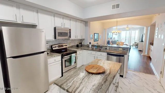 $2,995 | 2228 Beach Drive, Unit 1305, Gulfport, MS 39507