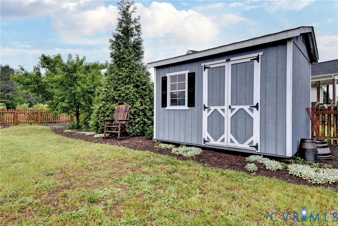 8904 Rock Cedar Road New Kent, VA 23124 - Photo 28 of 37 a view of a house with backyard and sitting area