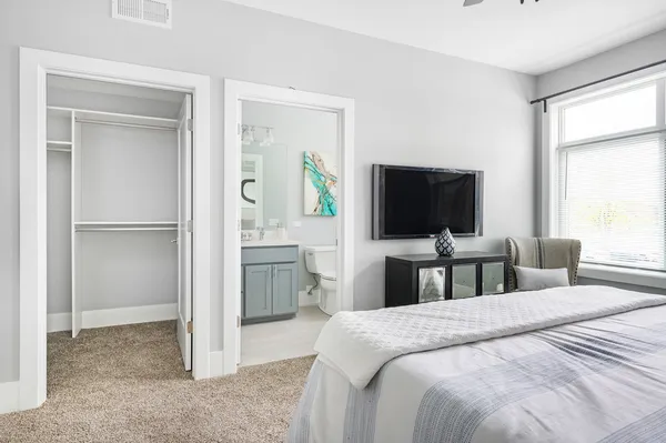 $2,595 | 504 Lyman Avenue, Unit 303, Oak Park, IL 60304