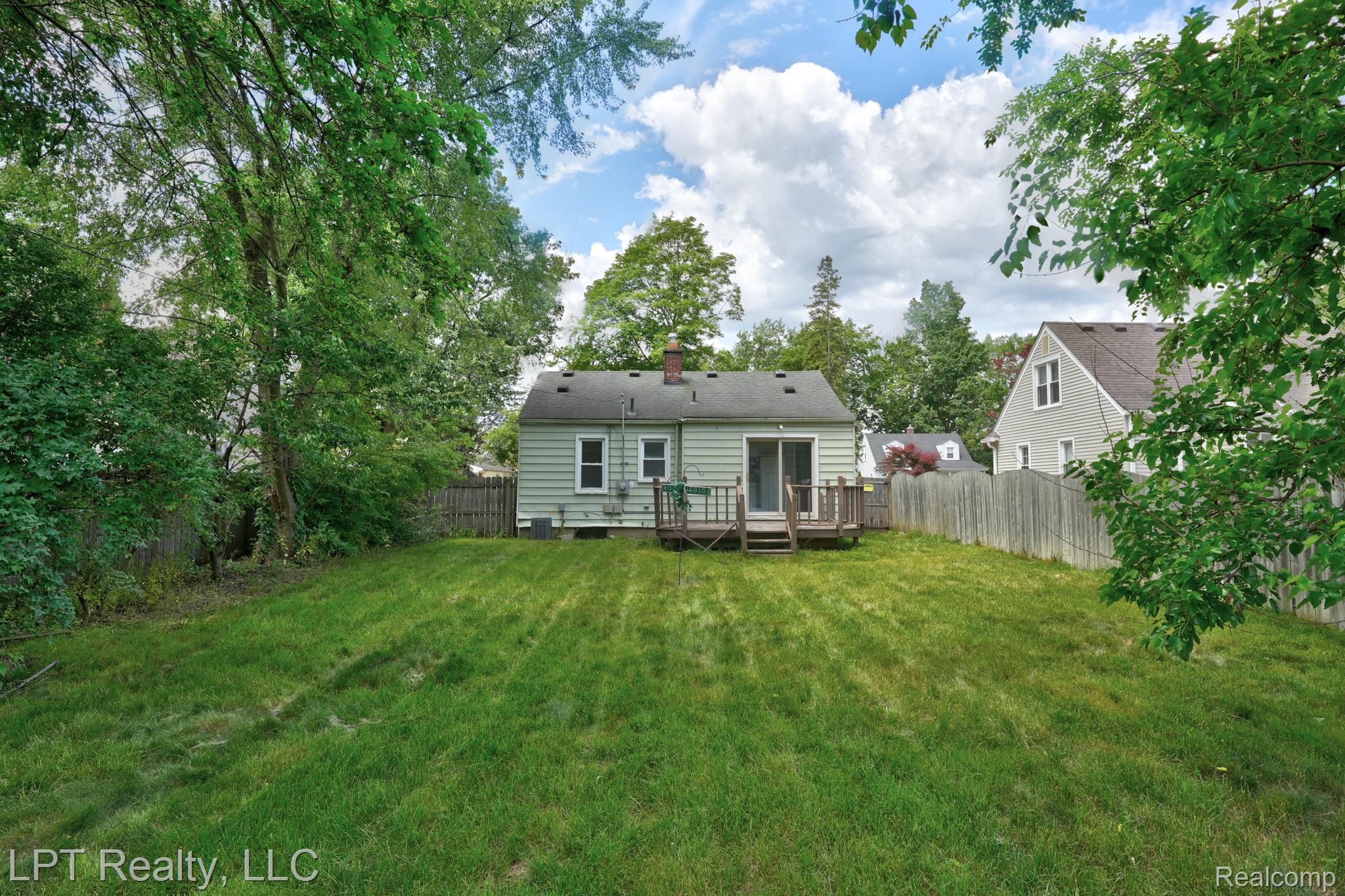 23038 Violet Street Farmington, MI 48336 - Photo 27 of 29 Back house