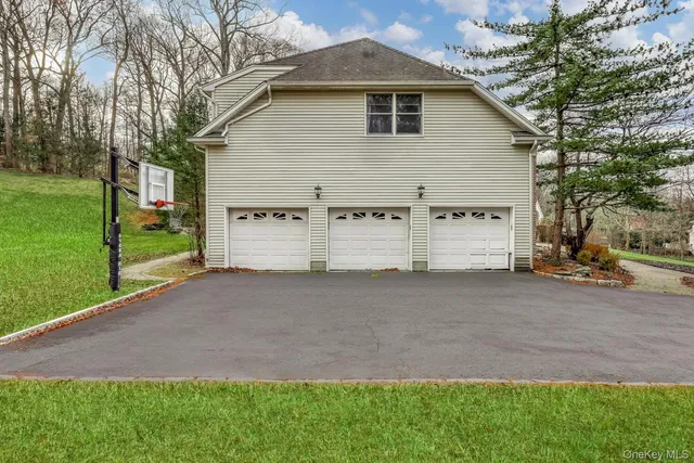 a view of a house with a yard and garage