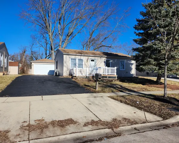 $339,500 | 110 Cedar Circle, Streamwood, IL 60107