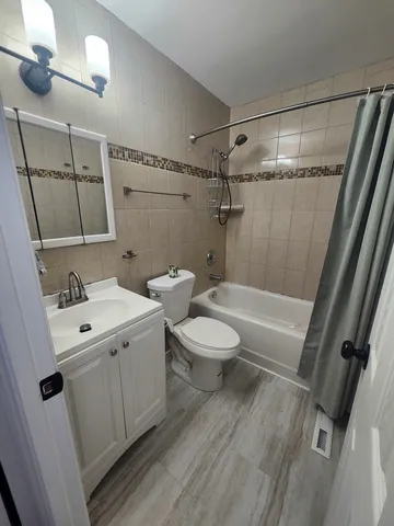 $339,500 | 110 Cedar Circle, Streamwood, IL 60107