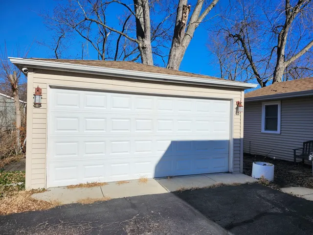 $339,500 | 110 Cedar Circle, Streamwood, IL 60107