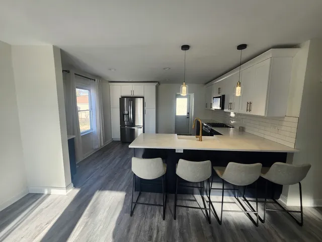 $339,500 | 110 Cedar Circle, Streamwood, IL 60107