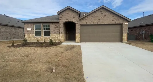 $2,200 | 6413 Windsor Lane, Aubrey, TX 76227
