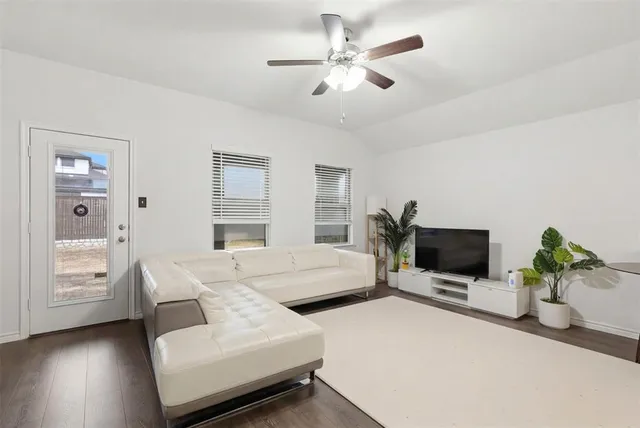 $2,200 | 6413 Windsor Lane, Aubrey, TX 76227