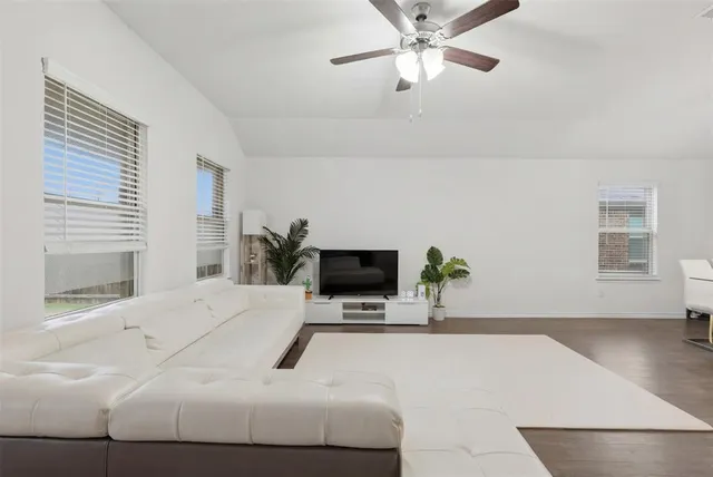 $2,200 | 6413 Windsor Lane, Aubrey, TX 76227