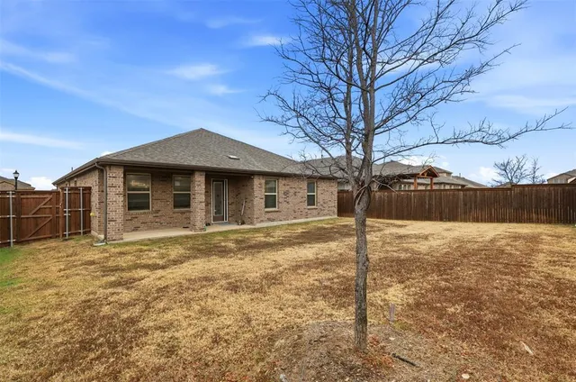 $2,200 | 6413 Windsor Lane, Aubrey, TX 76227