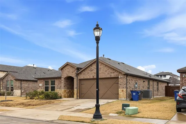 $2,200 | 6413 Windsor Lane, Aubrey, TX 76227