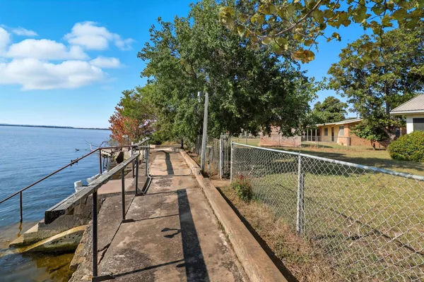 $359,000 | 601 Lakeshore Loop, Tow, TX 78672
