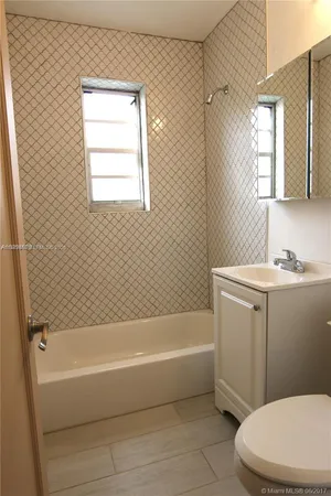 $2,200 | 619 Anastasia Avenue, Unit 4, Coral Gables, FL 33134