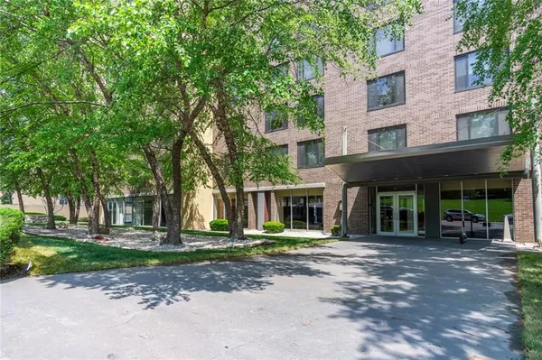 $162,500 | 600 East 8th Street, Unit 3T, Kansas City, MO 64106