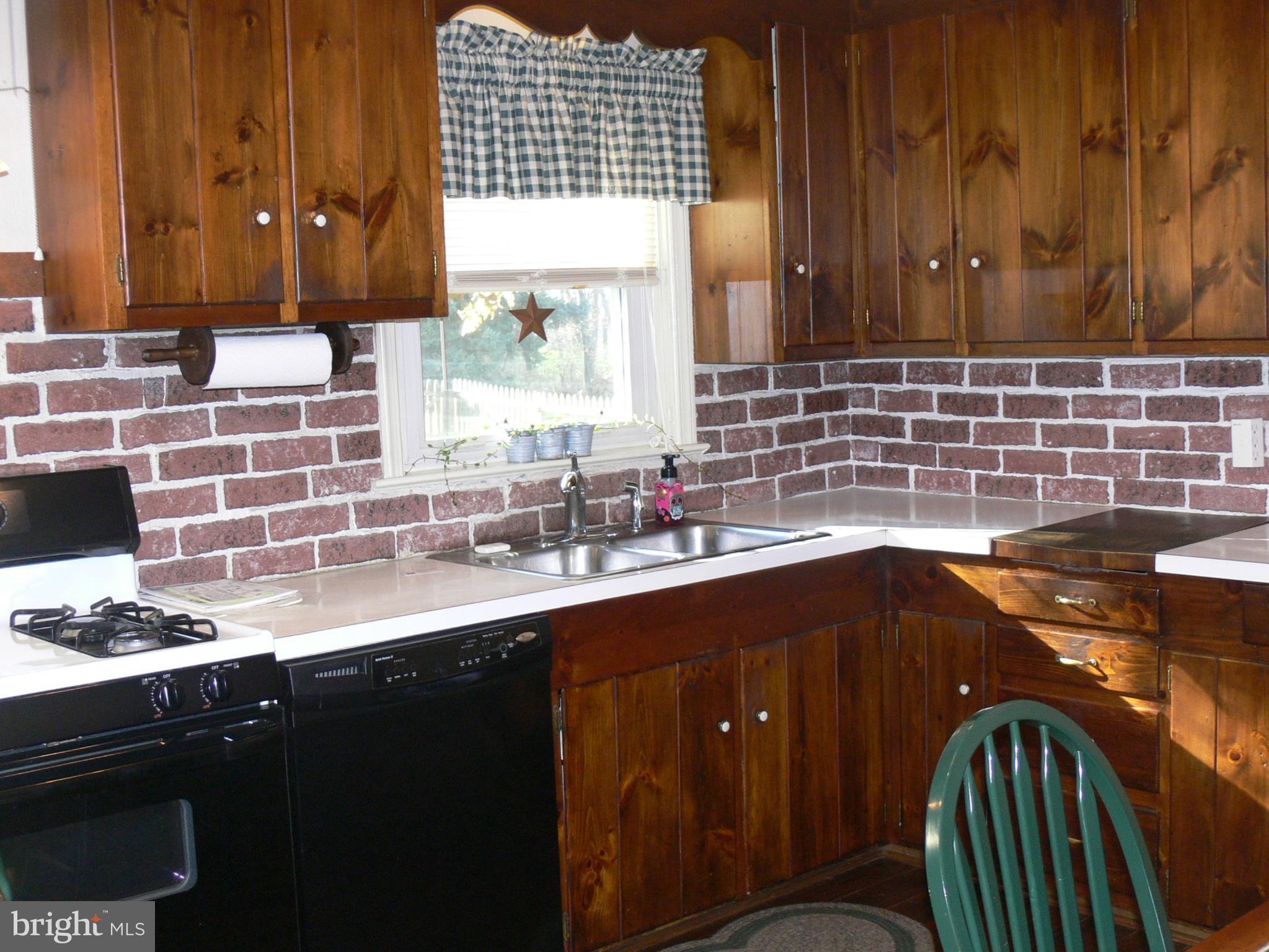 632 Locust Grove Road York, PA 17402 - Photo 3 of 35 Gallery Image 3