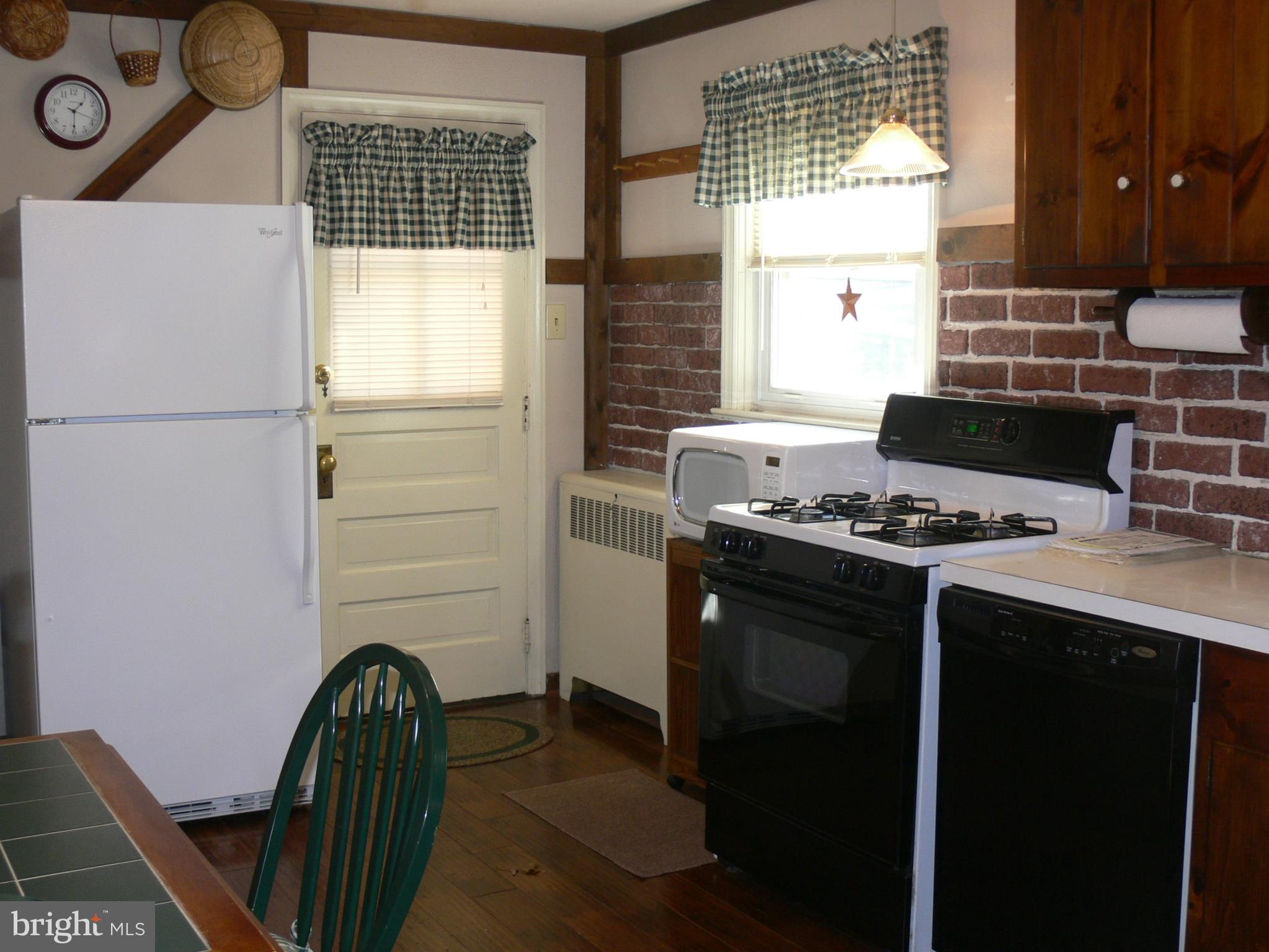 632 Locust Grove Road York, PA 17402 - Photo 4 of 35 Gallery Image 4