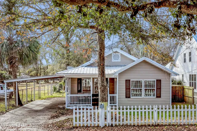 $337,500 | 1112 Robinson Street, Ocean Springs, MS 39564