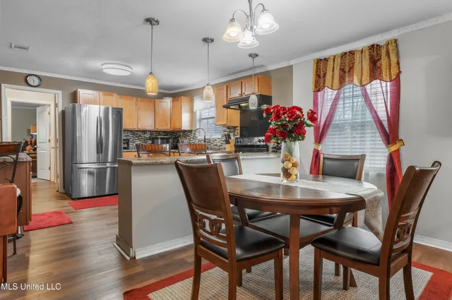 $337,500 | 1112 Robinson Street, Ocean Springs, MS 39564