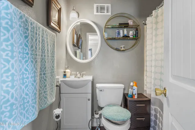 $337,500 | 1112 Robinson Street, Ocean Springs, MS 39564