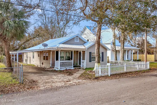 $337,500 | 1112 Robinson Street, Ocean Springs, MS 39564