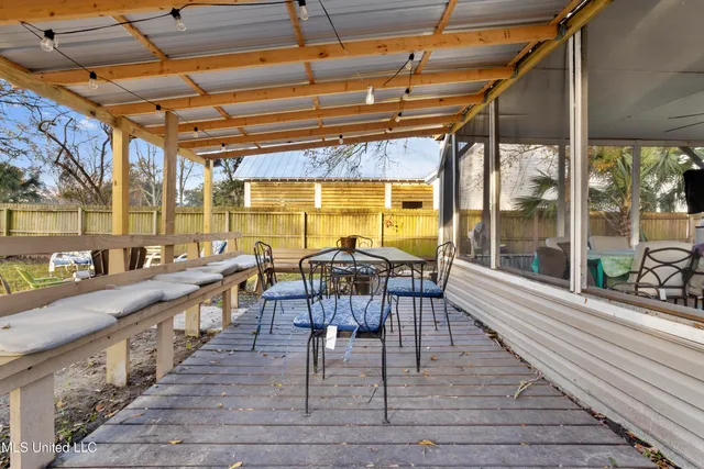 $337,500 | 1112 Robinson Street, Ocean Springs, MS 39564