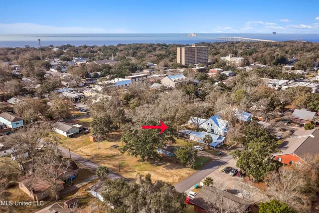 $337,500 | 1112 Robinson Street, Ocean Springs, MS 39564