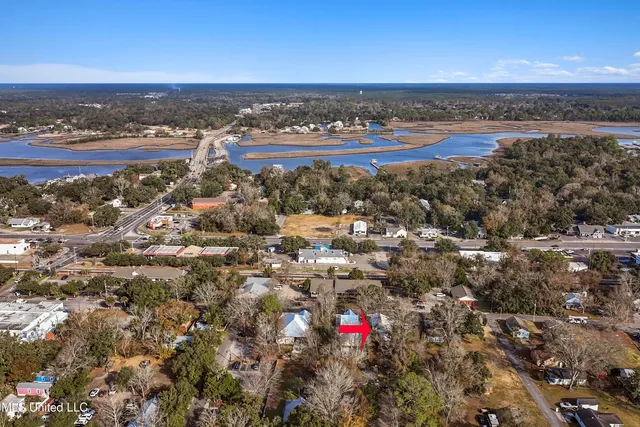 $337,500 | 1112 Robinson Street, Ocean Springs, MS 39564